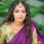 Pavithra Janani Instagram - I am simply myself with chopstick curls 😜 Shoot for : @rhemas_bellezza_atelier MUA: @rhemas_bellezza_atelier HAIRSTYLIST: @ratnamakeupartist WARDROBE COURTESY: @jyotishdhiwakar.vastramvesture JEWELLERY: @aarabridaljewels DOP: @dhanush__photography LOCATION: @ajgardens_ 😈