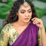 Pavithra Janani Instagram - I am simply myself with chopstick curls 😜 Shoot for : @rhemas_bellezza_atelier MUA: @rhemas_bellezza_atelier HAIRSTYLIST: @ratnamakeupartist WARDROBE COURTESY: @jyotishdhiwakar.vastramvesture JEWELLERY: @aarabridaljewels DOP: @dhanush__photography LOCATION: @ajgardens_ 😈