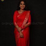 Pavithra Janani Instagram - 🔥 Saree @ashas_womens_collection thank you much within a two days u make it possible , so kind of you 🥰 Blouse @yaradesigners Hairstylist @saravananhairstylist thanks for suggesting this hair style 🥰 Pc @orangeheadsproduction nandrigal ☺️ @dstudioproductions #startmusicseason2premierleaguefinale #pavithrajanani💜