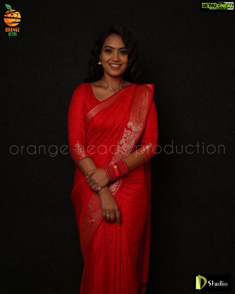 Pavithra Janani Instagram - 🔥 Saree @ashas_womens_collection thank you much within a two days u make it possible , so kind of you 🥰 Blouse @yaradesigners Hairstylist @saravananhairstylist thanks for suggesting this hair style 🥰 Pc @orangeheadsproduction nandrigal ☺️ @dstudioproductions #startmusicseason2premierleaguefinale #pavithrajanani💜