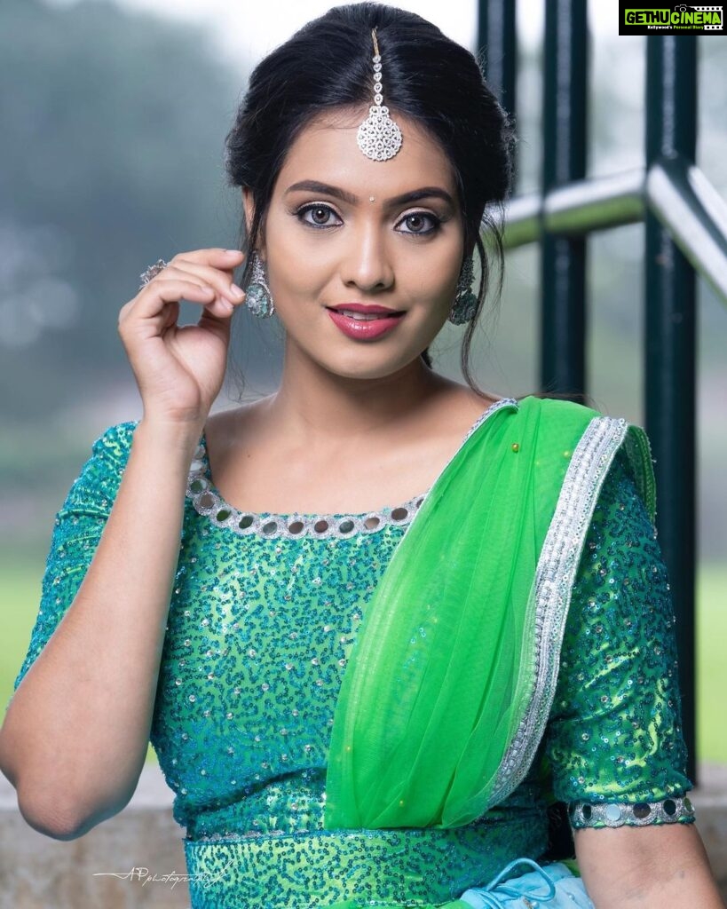 Pavithra Janani Instagram - Life begins at the end of your comfort zone Makeup @roopa_ravi_mua Hairstylist @hairtales.by.punithavathy Pc @clicksofap Jewelleries @new_ideas_fashions Flowers @chennai_florist Costume @adhiraboutique_pondy