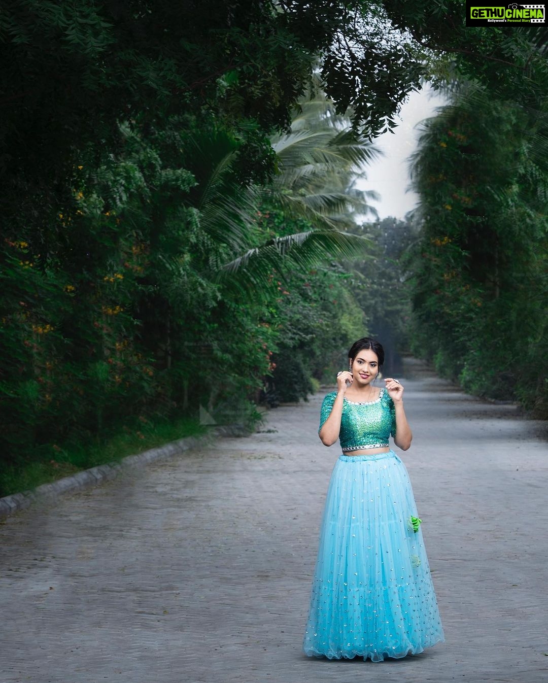 Pavithra Janani Instagram - Life begins at the end of your comfort zone Makeup @roopa_ravi_mua Hairstylist @hairtales.by.punithavathy Pc @clicksofap Jewelleries @new_ideas_fashions Flowers @chennai_florist Costume @adhiraboutique_pondy
