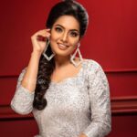 Pavithra Janani Instagram - At times I’m a mystery to myself 😉 #conceptsbygasudesingersstudio Concept & styling : @sugu_star costumes : @hemas_gasu_designers_studio @gasudesigners Make up : @uoonik_makeup_artistry photography : @alex_judeson Designers : @ramu_venkat87 @sugu_star #hemasgasudesignersstudio #gasudesignersstudio