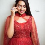 Pavithra Janani Instagram - ❤️ Muah @deepikamakeoverartistry Pc @praveenphtography Retouch @__pslr__ Assist @mr_lens.man Jewelry @swarnaprabu Costume @diadembridal