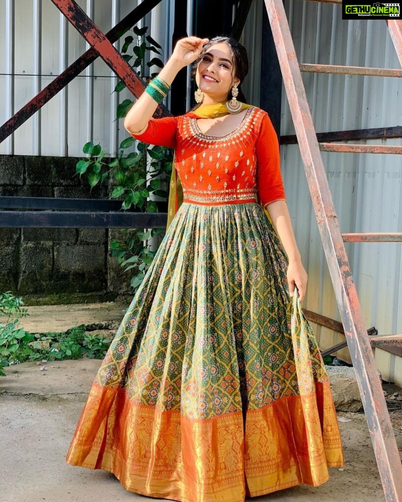 Pavithra Janani Instagram - 🧡 Outfit @instorefashions #vinayagarchaturthispecial #pavithrajanani