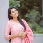 Pavithra Janani Instagram - ☺️ Pc @rootzstudios #simplyme