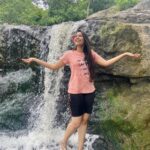 Pavithra Janani Instagram - Unplanned trips r the best ☺️❤️🧿 @tharsika_tharshi @barath_blze @deepakjithu @rbpixels_80d thanks for taking care of me guys 😉❤️ #parvathamalai🕉️🔱🐚 #divinevibes🔱 #tenthouse⛺ #yelagiridiaries #onspotshopping #roadsidefood #lovetotravel❤️ #bheemafalls #bestexperiences #positivevibesonly✨