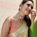 Pavithra Janani Instagram - 🍁 Mua @essensemakeup ❤️ Accessories @new_ideas_fashions Pc @naveen_shetty_04 #8thannualvijaytelevisionawards #pavithrajanani