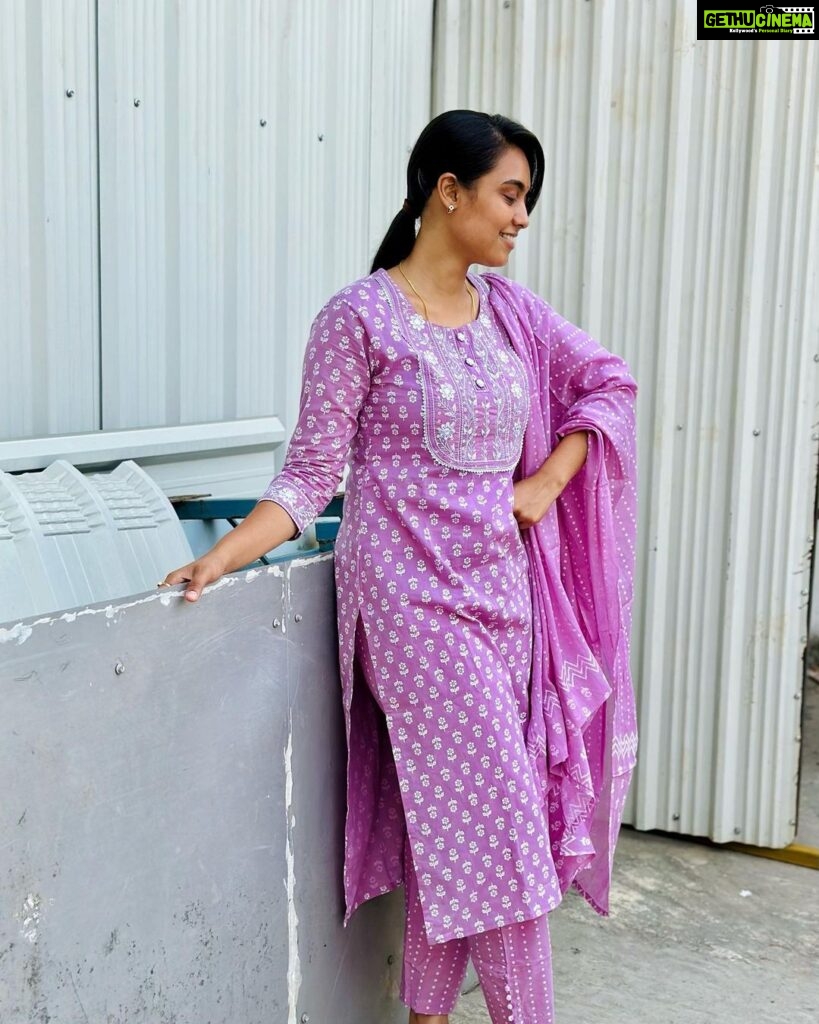 Pavithra Janani Instagram - Calm ☺ Most comfortable outfit @_label.by.dheeshi_ #thendralvanthuennaithodum #abhi #pavithrajanani💜