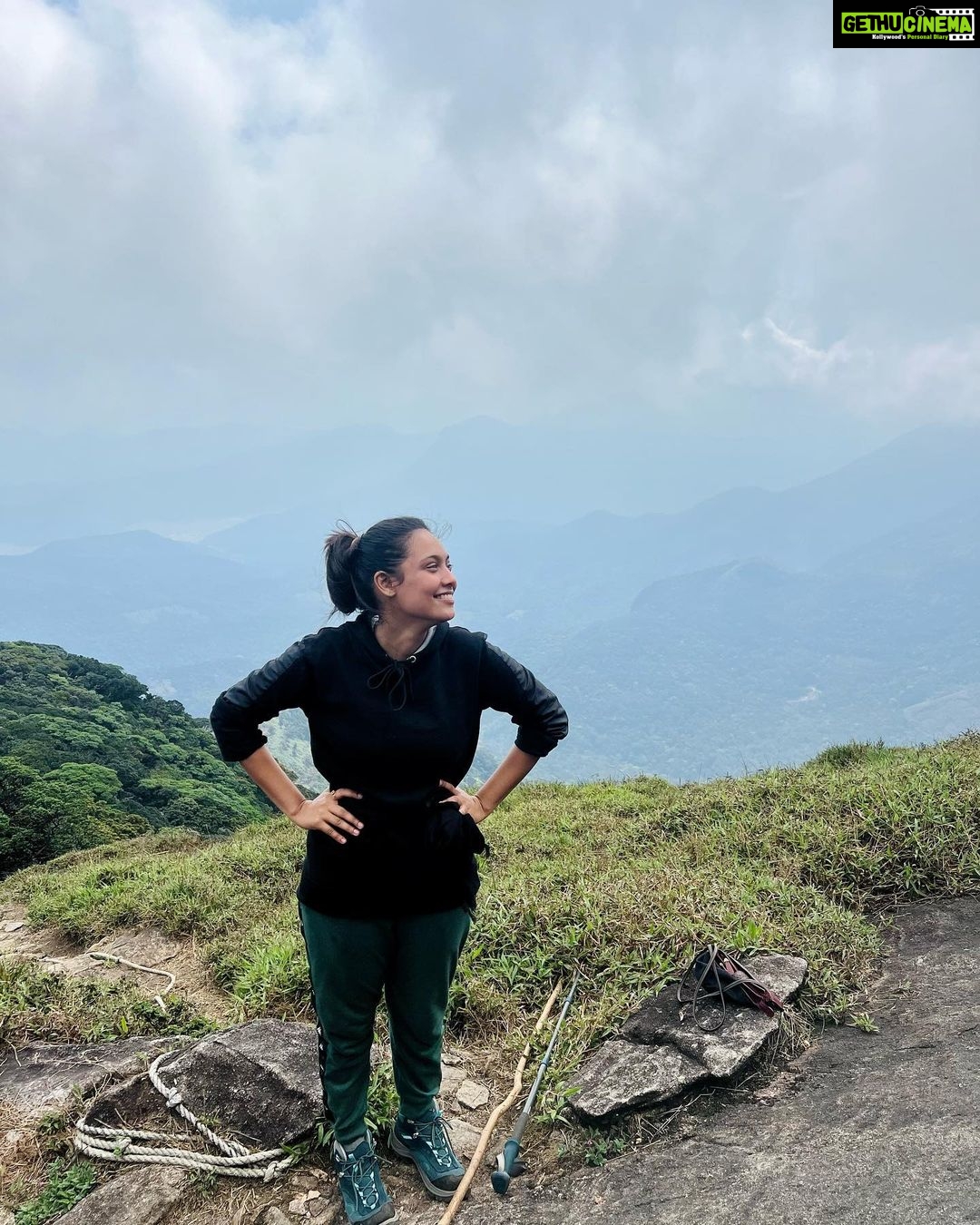Pavithra Janani Instagram - Agasthiyar malai trekking 🏔️ After a long struggles went there memorable n awesome trekking ❤️ You guys r the best thanks for taking care of me @jack_mj7 @rajinii_karthik ,Vijay,Prasanna #trekking #agasthiyarkoodamtrekking #podhigaimalai #sivayanamaha🕉️ #strangersintofriends #toughesttrekkingeverdone #somuchoffunandlaughter