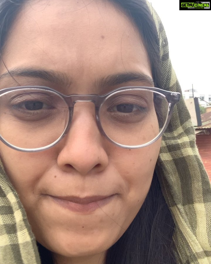 Pavithra Janani Instagram - #unplannedtrip #lastminutetrip Chennai to Madurai - private bus (nit 12clk) Madurai bus stop to Krishnan Kovil - townbus Krishnan Kovil to sethunaranayapuram - tipper lorry 🚛 😍 Sethunarayapuram to sathuragiri - shareauto Thank u for tolerating my tortures and being there for me always 😍😩😭@udhayakumar_u_k 🧿 Thank u @jack_mj7 so much fun with u thambi 🫰🏻 #anmegapayanam #memorabletrip😍 #swipeleft⬅️