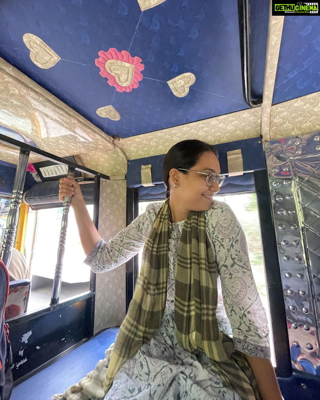 Pavithra Janani Instagram - #unplannedtrip #lastminutetrip Chennai to Madurai - private bus (nit 12clk) Madurai bus stop to Krishnan Kovil - townbus Krishnan Kovil to sethunaranayapuram - tipper lorry 🚛 😍 Sethunarayapuram to sathuragiri - shareauto Thank u for tolerating my tortures and being there for me always 😍😩😭@udhayakumar_u_k 🧿 Thank u @jack_mj7 so much fun with u thambi 🫰🏻 #anmegapayanam #memorabletrip😍 #swipeleft⬅️