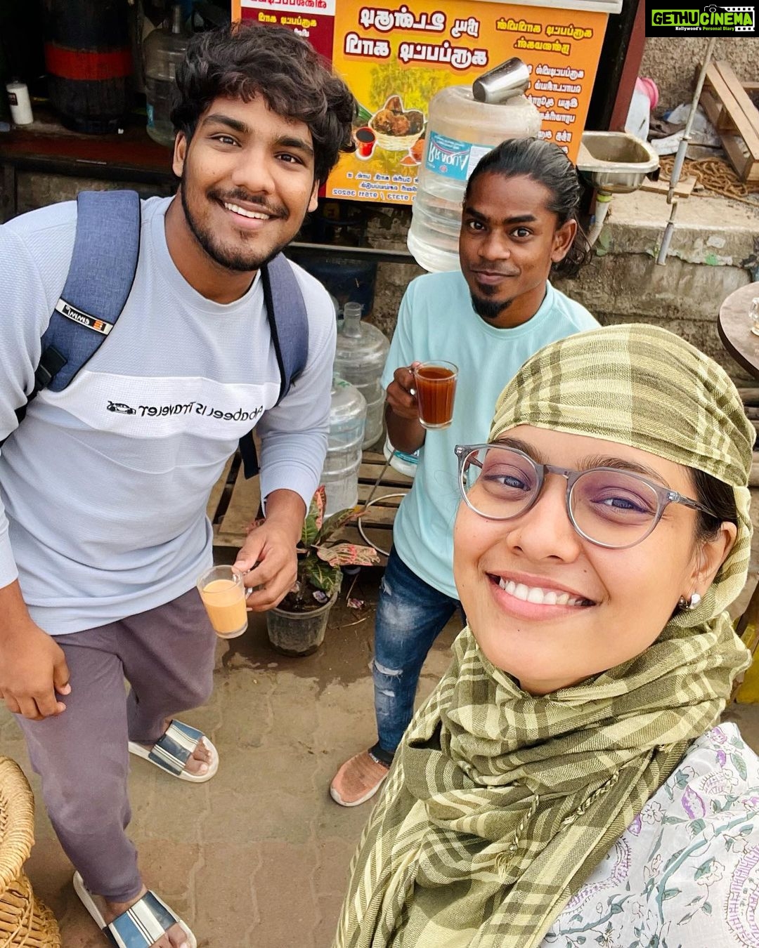 Pavithra Janani Instagram - #unplannedtrip #lastminutetrip Chennai to Madurai - private bus (nit 12clk) Madurai bus stop to Krishnan Kovil - townbus Krishnan Kovil to sethunaranayapuram - tipper lorry 🚛 😍 Sethunarayapuram to sathuragiri - shareauto Thank u for tolerating my tortures and being there for me always 😍😩😭@udhayakumar_u_k 🧿 Thank u @jack_mj7 so much fun with u thambi 🫰🏻 #anmegapayanam #memorabletrip😍 #swipeleft⬅️