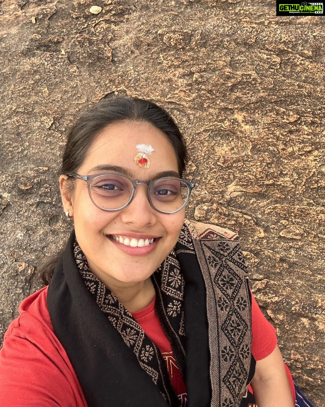 Pavithra Janani Instagram - Finally year end annmega payanam2022 With @tharsika_tharshi🫶🏻pc @barath_blze 😜 #kollihills⛰️ #agayagangaiwaterfalls #ettukai_amman_kovil #maasiperiyasaamitemple #trekking #onedaytrip #awesomeplaces #2022goals #travelawesome #blessed❤️ #thanksforeverything2022