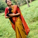 Pavithra Janani Instagram - Beautiful n pretties sarees @dsrsarees Accessories @made_for_hers #abhi #thendralvanthuennaithodum #swipeleft👈