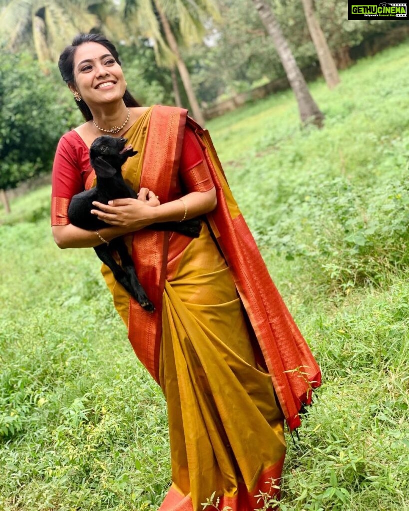 Pavithra Janani Instagram - Beautiful n pretties sarees @dsrsarees Accessories @made_for_hers #abhi #thendralvanthuennaithodum #swipeleft👈