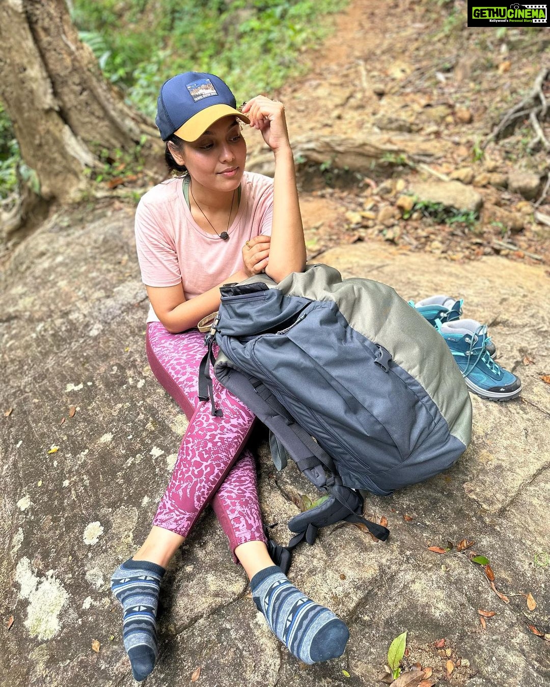 Pavithra Janani Instagram - Agasthiyar malai trekking 🏔️ After a long struggles went there memorable n awesome trekking ❤️ You guys r the best thanks for taking care of me @jack_mj7 @rajinii_karthik ,Vijay,Prasanna #trekking #agasthiyarkoodamtrekking #podhigaimalai #sivayanamaha🕉️ #strangersintofriends #toughesttrekkingeverdone #somuchoffunandlaughter