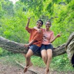 Pavithra Janani Instagram - Unplanned trips r the best ☺️❤️🧿 @tharsika_tharshi @barath_blze @deepakjithu @rbpixels_80d thanks for taking care of me guys 😉❤️ #parvathamalai🕉️🔱🐚 #divinevibes🔱 #tenthouse⛺ #yelagiridiaries #onspotshopping #roadsidefood #lovetotravel❤️ #bheemafalls #bestexperiences #positivevibesonly✨
