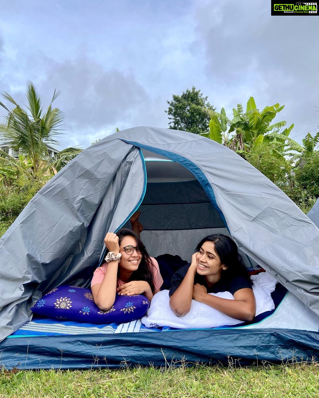 Pavithra Janani - 85.7K Likes - Unplanned trips r the best āŗļøā¤ļøš§æ
@tharsika_tharshi @barath_blze @deepakjithu @rbpixels_80d
thanks for taking care of me guys šā¤ļø
#parvathamalaišļøš±š #divinevibesš± #tenthouseāŗ #yelagiridiaries #onspotshopping #roadsidefood #lovetotravelā¤ļø #bheemafalls #bestexperiences #positivevibesonlyāØ