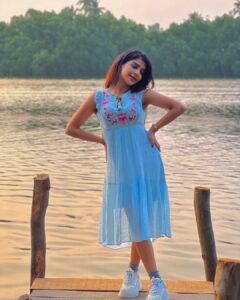 Pavithra Lakshmi Instagram - Marching into 2023 with a lot of sunshine💫

Wearing @aarkeritukumar

PC:the legend @adithyark.music 🌞😍