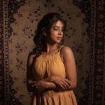 Pavithra Lakshmi Instagram - அகம் தானாய் அறிகிறதே அறிமுகம் இனி எதற்கு 🫰 Photography @irst_photography Location @yes_studios_ Styled by @shimona_stalin Makeup @makeupby_kiruthiga Hair by @soniyarameshbabu_muah