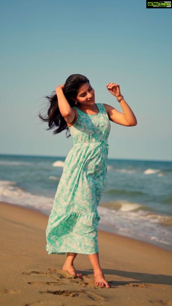 Pavithra Lakshmi Instagram - I came to say #hellosunshine! Hello to all things bright and breezy, light and airy, beautiful yet comfortable! Say yes to the new spring-summer collection by @aurelia_womenswear it has got me excited! Have you checked it out? #FashionWalk #TrendAlert #chennai #IndianFashion #AureliaWomenswear #Aurelia #SpringSummer #Summers #NewCollection #SpringSeason #NewSummerCollection #SummersCollection #TrendingReels #Reels #BeTravelReady #TravelInStyle #travel #fashion