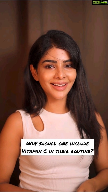 Pavithra Lakshmi Instagram - Vitamin C has to be one of the most talked about skincare actives. @olayindia Vitamin C Range is something that I have spoken about earlier as well 💛 Step 1: Apply Olay’s Vitamin C Serum Step 2: Followed by Vitamin C Moisturizer Both of them have the goodness of Niacinamide that penetrates 10 layers deep into the skin. It helps to reduce dark spots & gives a radiant glow from within. Use code - OLAY10NOW to get an additional 10% off ✨ #Ad #OlayVitaminC #SkinSoDeepInLove #Niacinamide #HappySkin #Radiant #Glow #Serum #Moisturizer #VitaminC