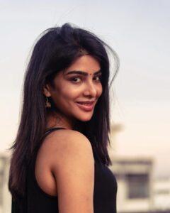 Pavithra Lakshmi Instagram - உன் காதலால் என்னுள் நூறு கனா 💫☺️🌞 #happyvalentinesday♥️ let there be light love and happiness in all of us ❤️