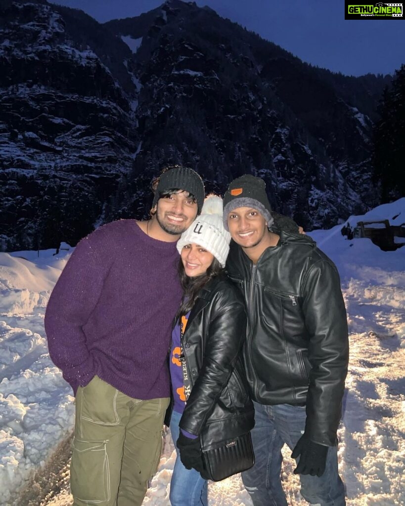 Pavithra Lakshmi Instagram - We travelled far enough to meet ourselves from the Parallel Universe 🤍 #manali #hamtapass #jibi #delhi (26.1.2023 - 02.02.2023) To finding more of ourselves… Hamta Pass Trek Manali