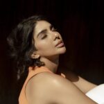 Pavithra Lakshmi Instagram - Live for the moments that gives happiness to your soul🔶📙 Shot by @irst_photography Styled by @shimona_stalin Mua @makeupby_kiruthiga Hair @soniyarameshbabu_muah
