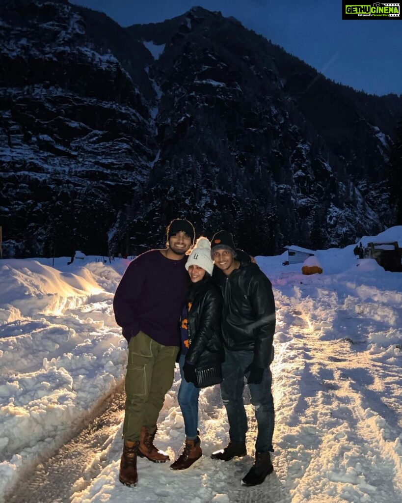 Pavithra Lakshmi Instagram - We travelled far enough to meet ourselves from the Parallel Universe 🤍 #manali #hamtapass #jibi #delhi (26.1.2023 - 02.02.2023) To finding more of ourselves… Hamta Pass Trek Manali