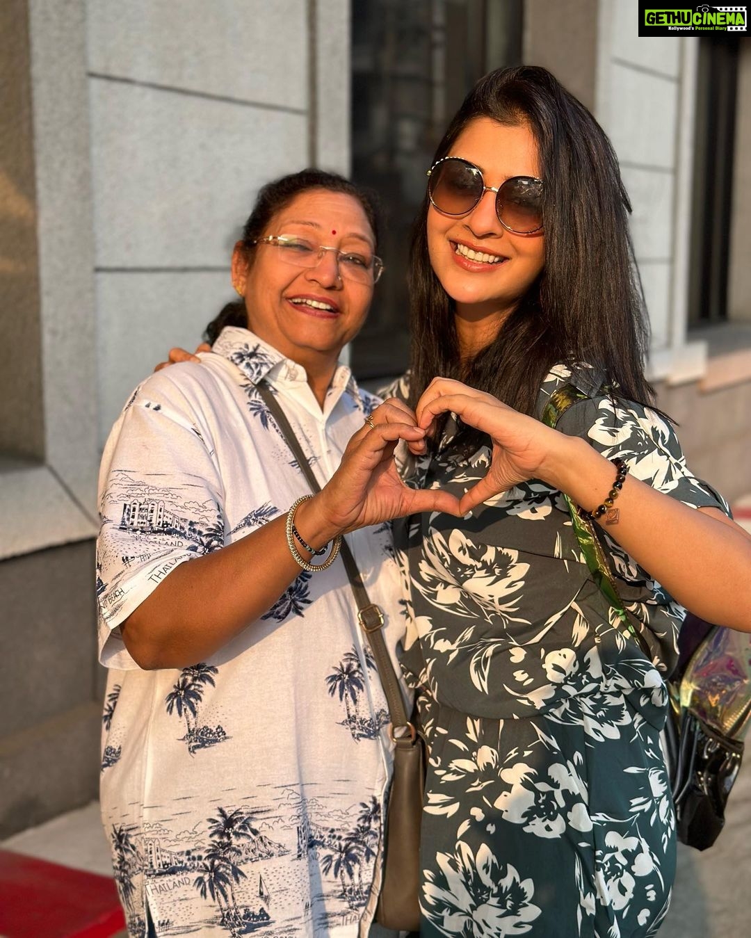 Payal Rajput Instagram - #happymothersday ๐ธ Mommy jaan thanks for being my rock ,my strength & my biggest cheerleader ๐ฃ Cheers to the one who gave me life and loves me unconditionally ๐งฟ Thanks moma bear @nirmal.rajput1 ๐ค