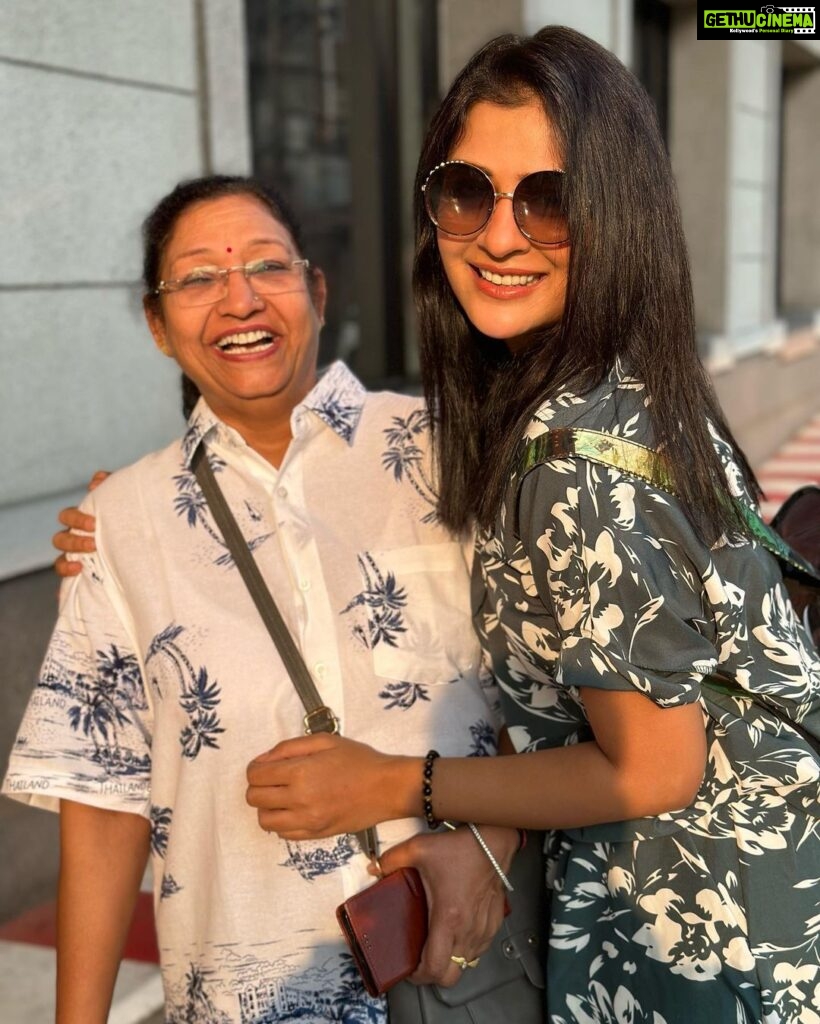 Payal Rajput Instagram - #happymothersday 🌸 Mommy jaan thanks for being my rock ,my strength & my biggest cheerleader 📣 Cheers to the one who gave me life and loves me unconditionally 🧿 Thanks moma bear @nirmal.rajput1 🖤