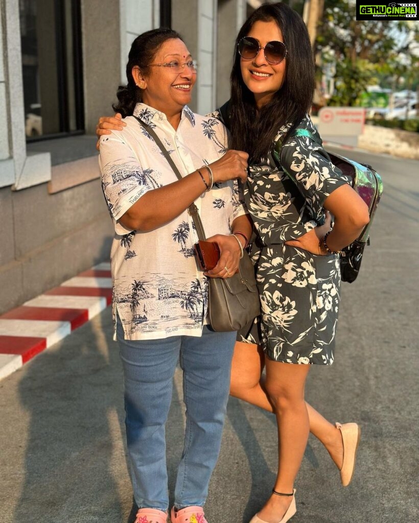 Payal Rajput Instagram - #happymothersday 🌸 Mommy jaan thanks for being my rock ,my strength & my biggest cheerleader 📣 Cheers to the one who gave me life and loves me unconditionally 🧿 Thanks moma bear @nirmal.rajput1 🖤