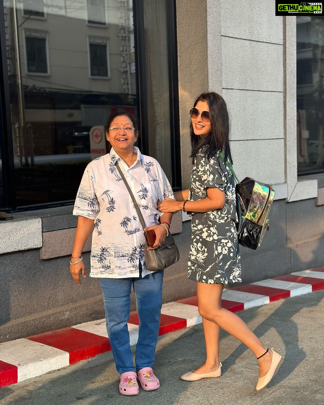 Payal Rajput Instagram - #happymothersday ๐ธ Mommy jaan thanks for being my rock ,my strength & my biggest cheerleader ๐ฃ Cheers to the one who gave me life and loves me unconditionally ๐งฟ Thanks moma bear @nirmal.rajput1 ๐ค