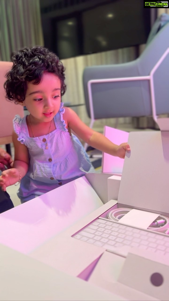 Pearle Maaney Instagram - Oru ASMR aanu Udheshichathu… 😂 iMac 🖥️ Unboxing by Nila Baby