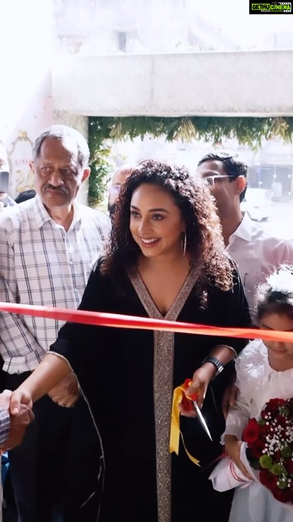Pearle Maaney Instagram - At the 24th Anniversary Celebration of @paulalukkasjewellery in Palakkad ❤️🥰 They have some really amazing collections so do visit their store 👍😎 . . Wearing @kiaana_clothing_