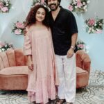 Pearle Maaney Instagram – Njangal pose cheyyunna vare Nila frame il undayirunnu…. Just Miss 😀
:
Click @sainu_whiteline