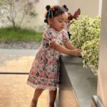 Pearle Maaney Instagram – Amma: Kallu parukki kalikkalle Nilu.
Nila : Amma Adi Kittum 😏
Amma : 😳😐🫠

Our Kutty Easter Egg 🐣 ❤️ @nila.pearlish 
Outfit 👗 : @brigette.george