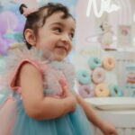 Pearle Maaney Instagram – Nila loves Cocomelon so we went for this theme 🥰
.
.

Decor @thegreindale 
Outfits styled by @ashna_aash_ 
Cake @whisk_n_frost 
Make up @nizanmakeovers
Face paint art @thannahs_art