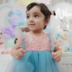 Pearle Maaney Instagram – Nila loves Cocomelon so we went for this theme 🥰
.
.

Decor @thegreindale 
Outfits styled by @ashna_aash_ 
Cake @whisk_n_frost 
Make up @nizanmakeovers
Face paint art @thannahs_art