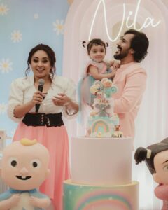 Pearle Maaney Instagram - Nila Turns 2 ❤️🥰
.
.
Decor @thegreindale 
Outfits styled by @ashna_aash_ 
Cake @whisk_n_frost 
Make up @nizanmakeovers
Face paint art @thannahs_art