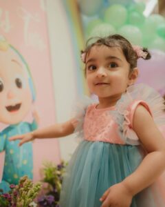 Pearle Maaney Instagram - Nila Turns 2 ❤️🥰
.
.
Decor @thegreindale 
Outfits styled by @ashna_aash_ 
Cake @whisk_n_frost 
Make up @nizanmakeovers
Face paint art @thannahs_art