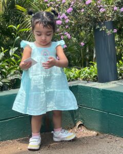 Pearle Maaney Instagram - My kochu poombaatta ❤️ . Wearing @mybud.kids