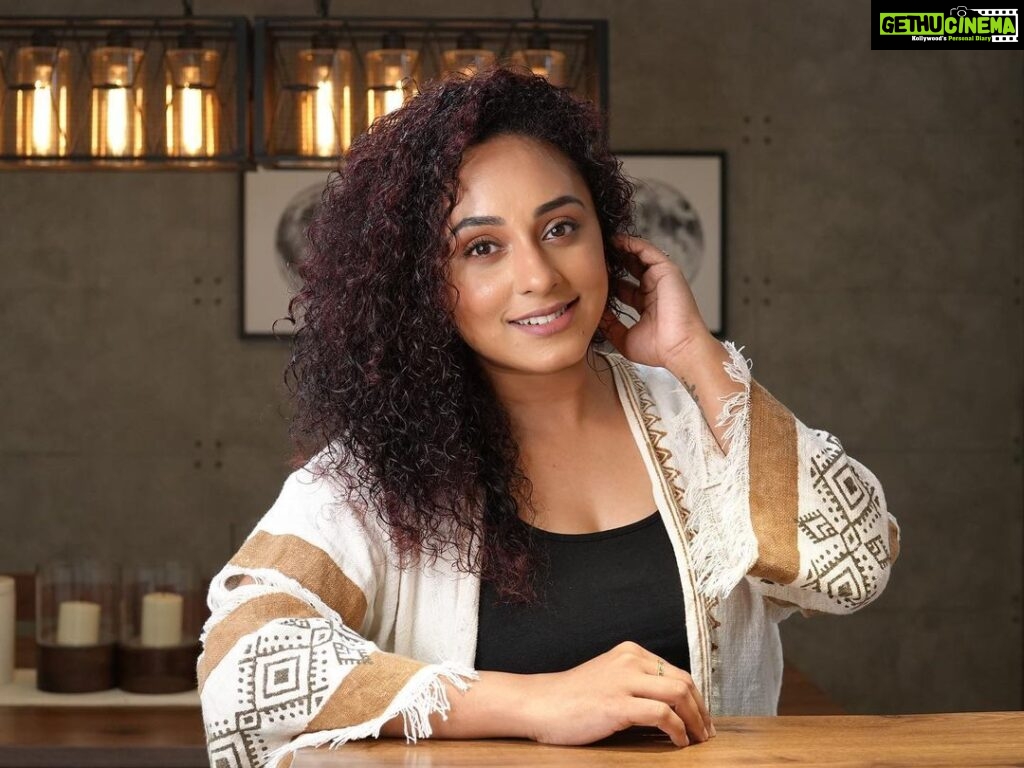 Pearle Maaney Instagram - For all my Curly haired buddies out there! This one is for You! New Video Out Now on Youtube . Lemme know your Thoughts 🥰❤️
