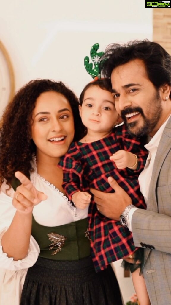 Pearle Maaney Instagram - Santa had a lot of gifts for us this year and we are still counting them ❤️ Thank You Infinity ♾️ to the Universe for all the blessings… wishing you all the most amazing Christmas and a Wonderful year ahead. . Camera @plan.b.actions Editor @jibin__chacko Wearing @men_in_q_wedding Styling @ashna_aash_ Decor @_whitewindow__