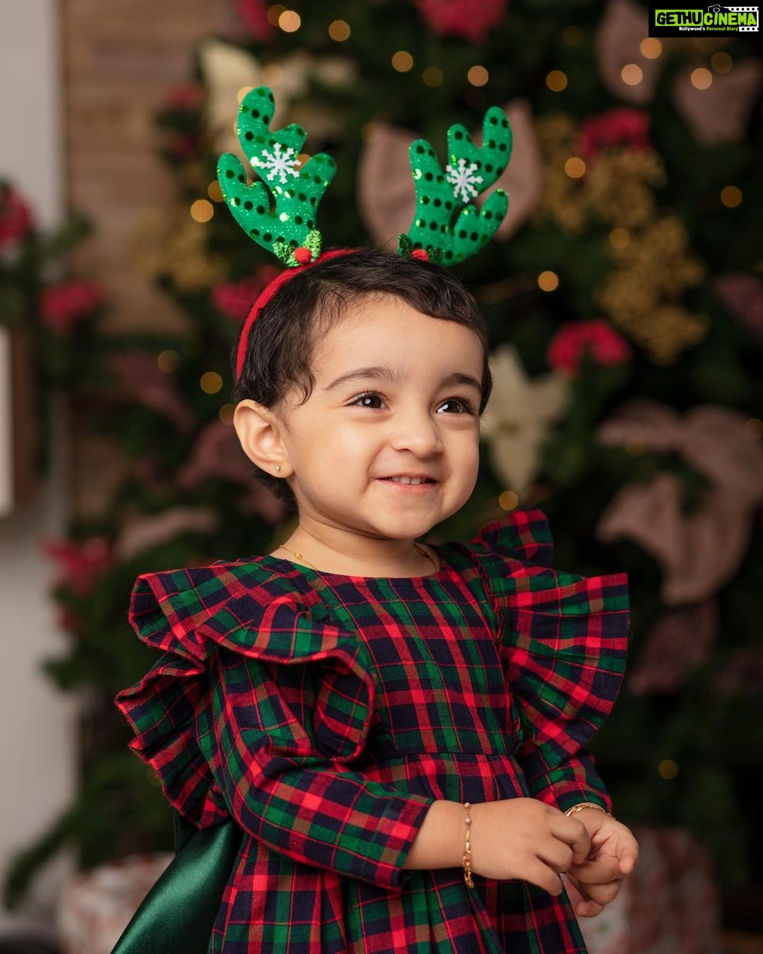 Pearle Maaney Instagram - And… we met a cute little Reindeer🎄❤️