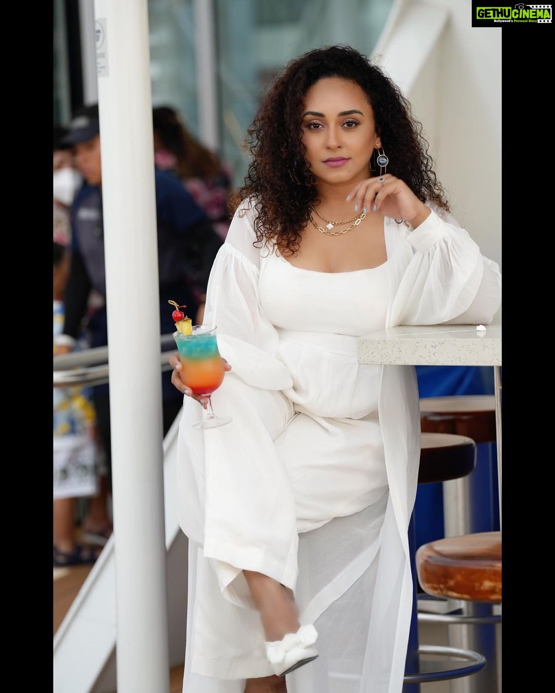 Pearle Maaney Instagram - π€βΎοΈπββοΈ when Husband clicks @srinish_aravind π . Travel Partner @fortunetours Wearing @episode_c_cube__ Royal Carribean Spectrum of the Seas