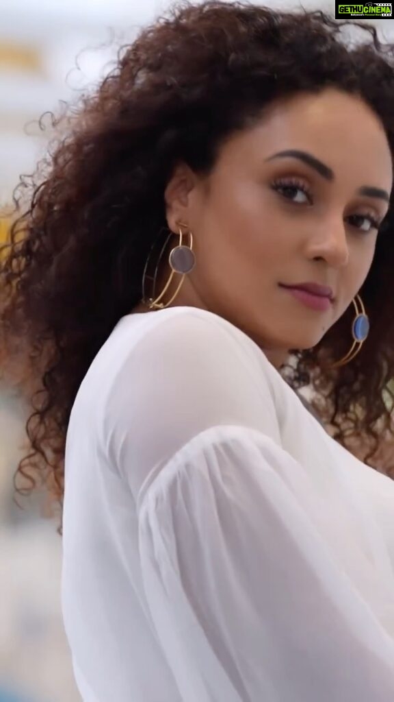 Pearle Maaney Instagram - Vibing with the Breeze while @srinish_aravind captured some moments 🎥 ‘Spectrum of the Seas’ 🚢 . Travel Partner @fortunetours Outfit @episode_c_cube__