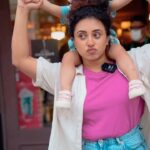 Pearle Maaney Instagram - Dancing in Singapore 😉💜❤️ . Our Travel Partner @fortunetours Video @srinish_aravind Universal Studios Singapore